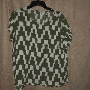 Peek a boo back shirt